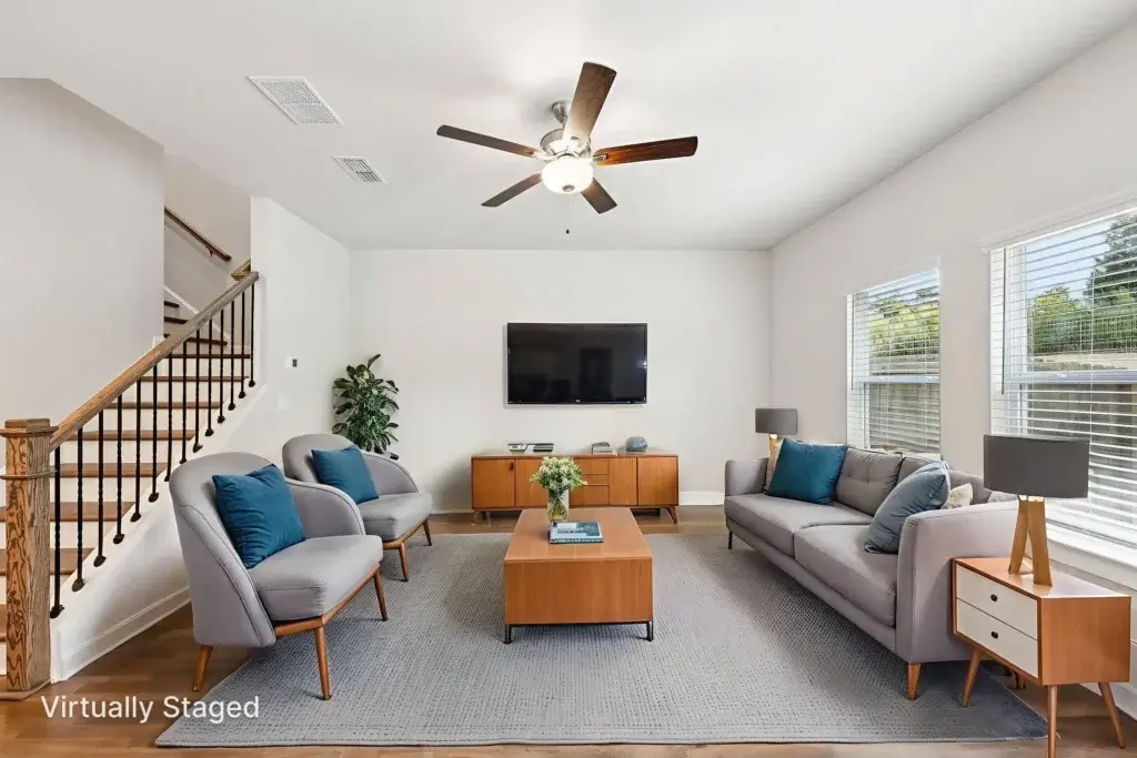 Poplar Row homes for rent in Hoschton ga living room