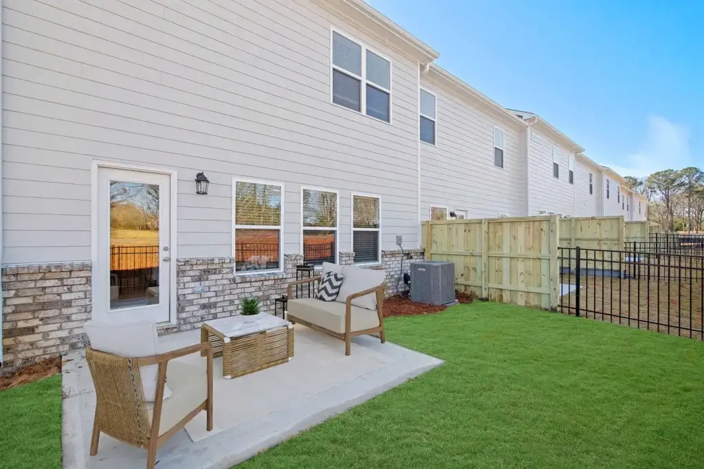 Poplar Row Hoschton GA Apartment patio exterior